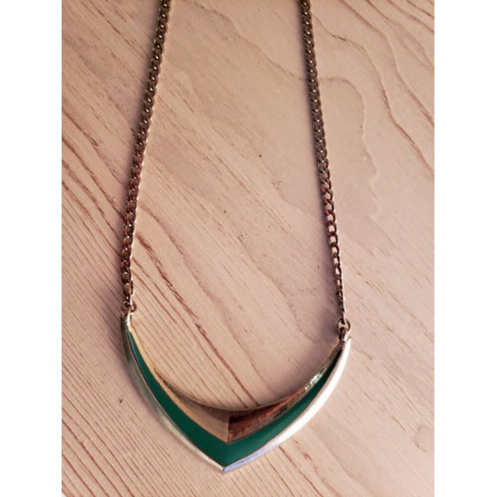Green Chevron Necklace Silvertone Chain from BCBG Generation Womens 16 inch NWT - Picture 3 of 8
